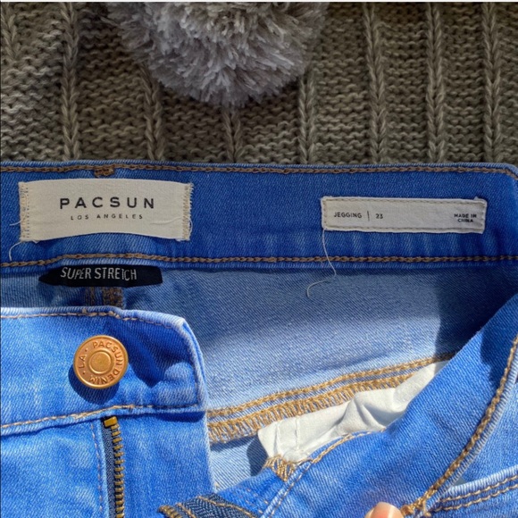 PacSun Light/Medium Wash Super Stretch Skinny Jean - Picture 2 of 4